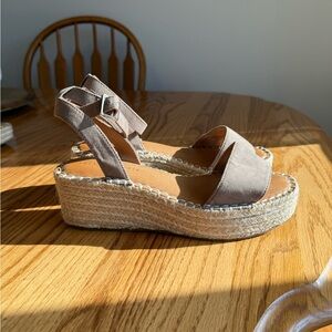 Kelly & Katie Wedges